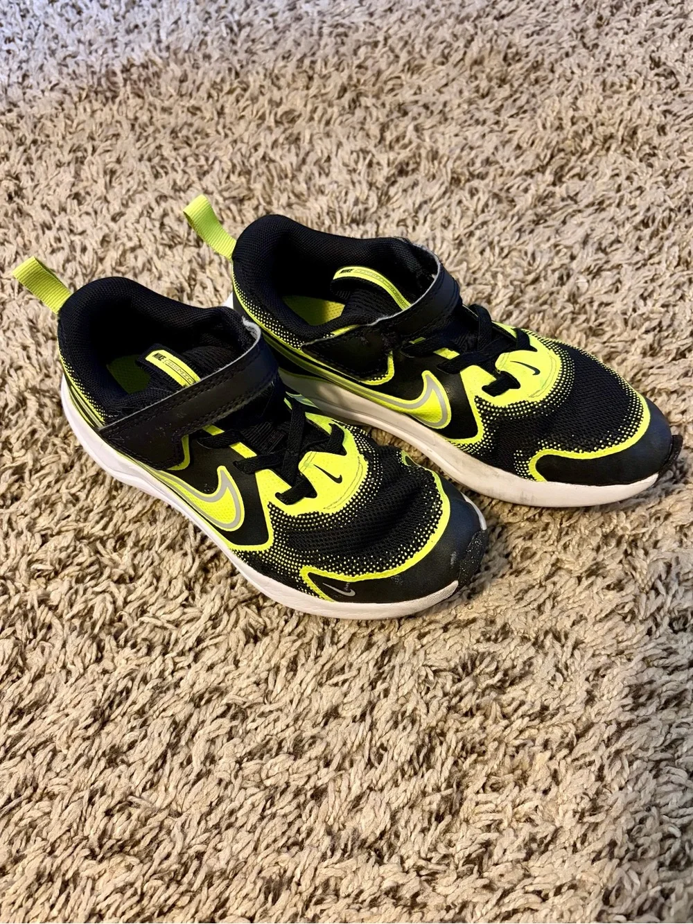 Nike Sneakers Boys Size 1 Black & Neon Yellow Velcro Low-Top No-Tie Swoosh Logo